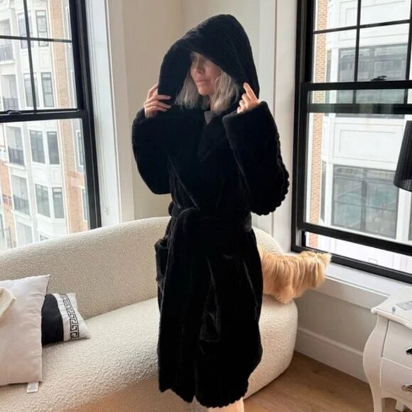 PeachyMink™ by PeachSkinSheets® Luxury Faux Mink Robe – Size M (Black) - Picture 2 of 10